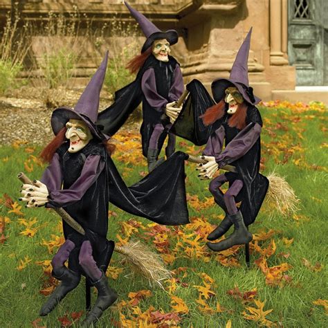 Halloween witch stakes figurine